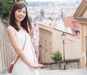 《高身長》or《高学歴》or《高収入》男性×キレイ系女子のイメージ写真